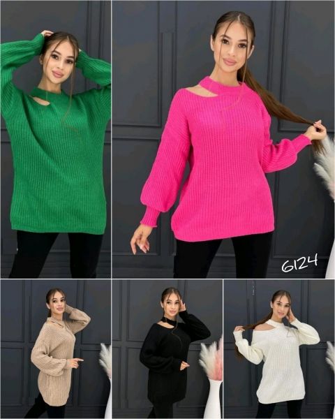 Sweater with cuffed neck T124