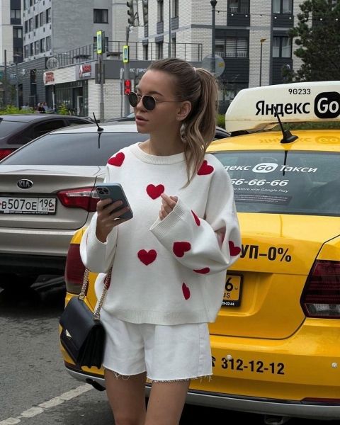 Sweater with hearts white AZG233